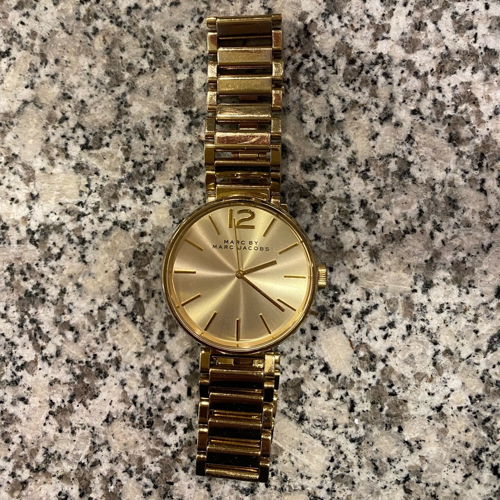 MARC JACOBS WATCH • GREAT CONDITION • NEEDS NEW BATTERY • INCLUDES LINKS AND BOX
